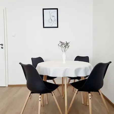 V Centre Diania דירה ברטיסלאבה