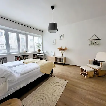 V Centre Diania Διαμέρισμα Μπρατισλάβα